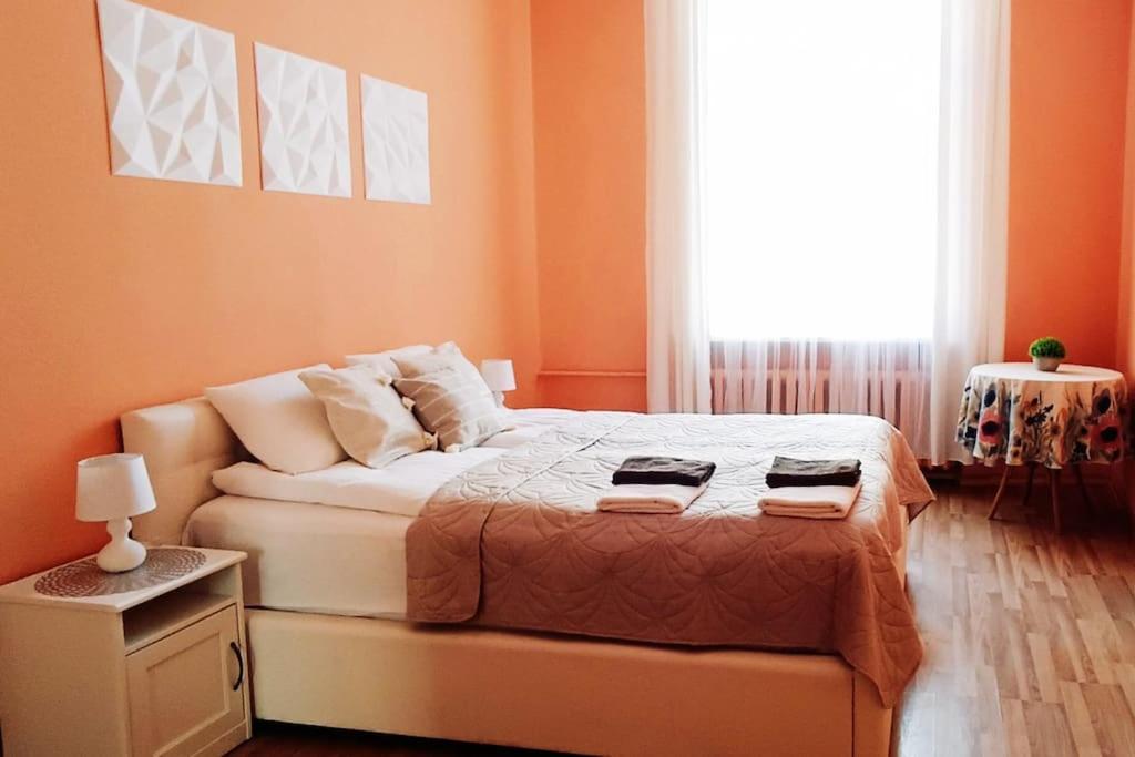 Spacious Old Town Family Peachy 2 Bedrooms Apartment, Nearby The Riga Presidential Castle Dış mekan fotoğraf