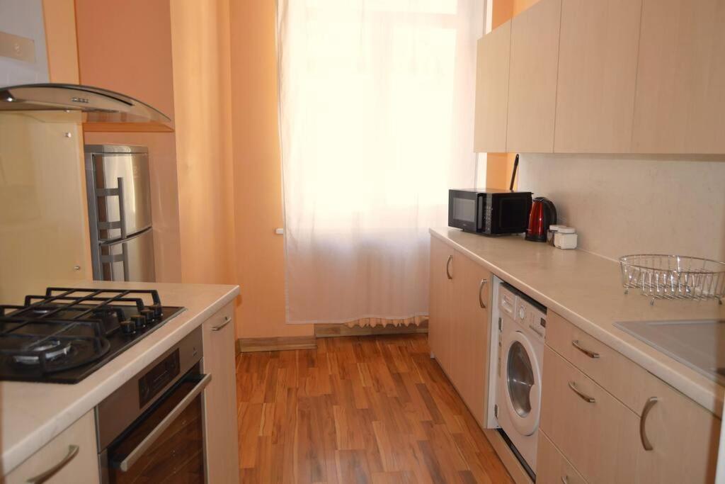 Spacious Old Town Family Peachy 2 Bedrooms Apartment, Nearby The Riga Presidential Castle Dış mekan fotoğraf
