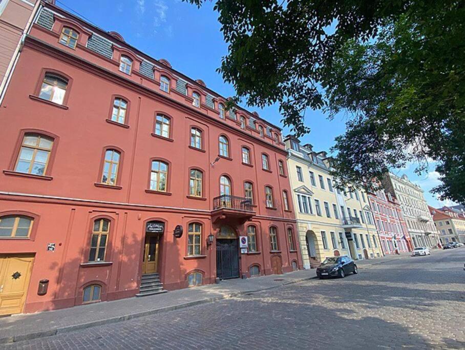 Spacious Old Town Family Peachy 2 Bedrooms Apartment, Nearby The Riga Presidential Castle Dış mekan fotoğraf