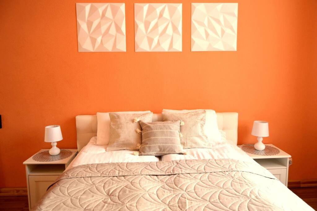 Spacious Old Town Family Peachy 2 Bedrooms Apartment, Nearby The Riga Presidential Castle Dış mekan fotoğraf