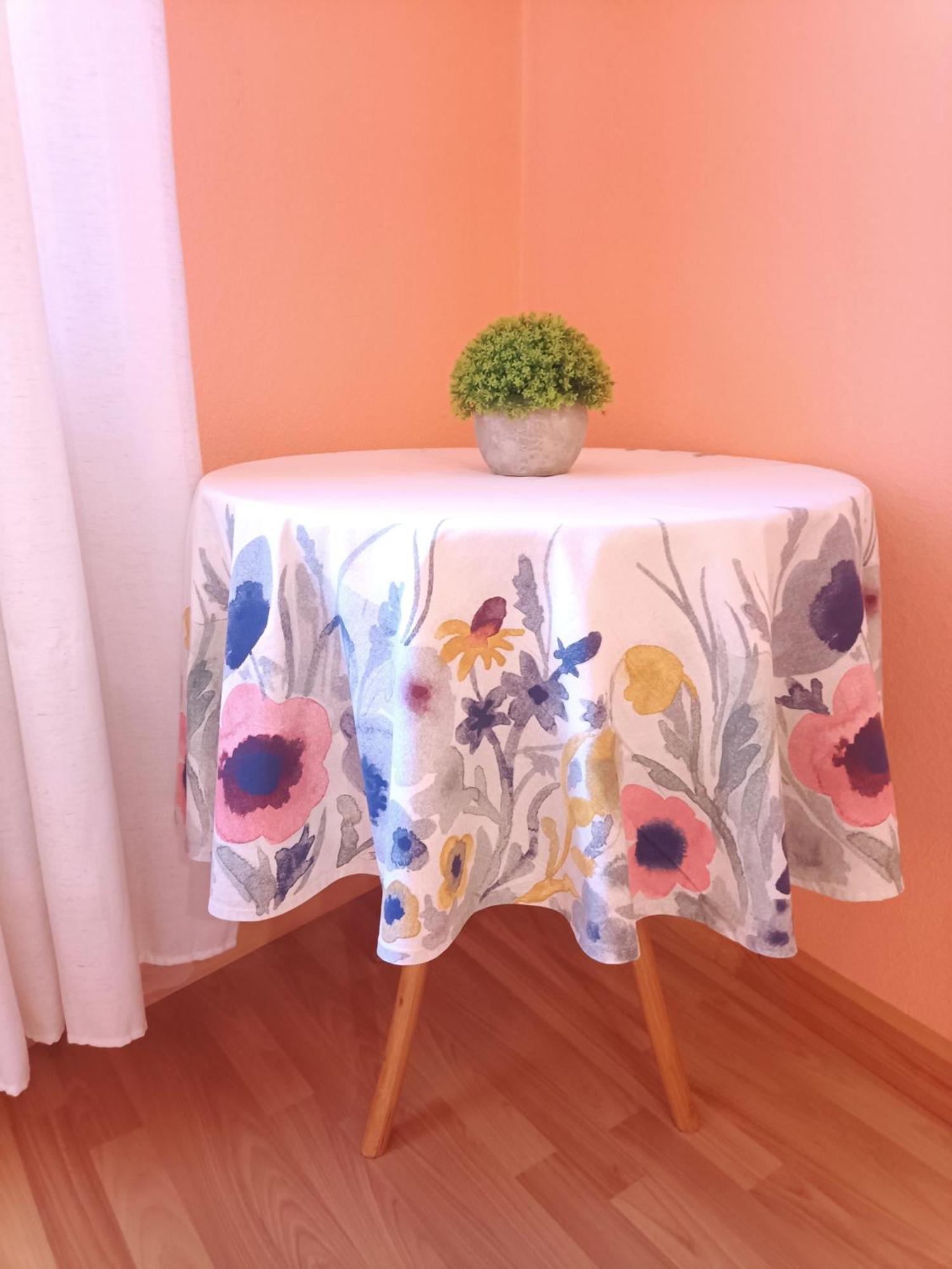 Spacious Old Town Family Peachy 2 Bedrooms Apartment, Nearby The Riga Presidential Castle Dış mekan fotoğraf
