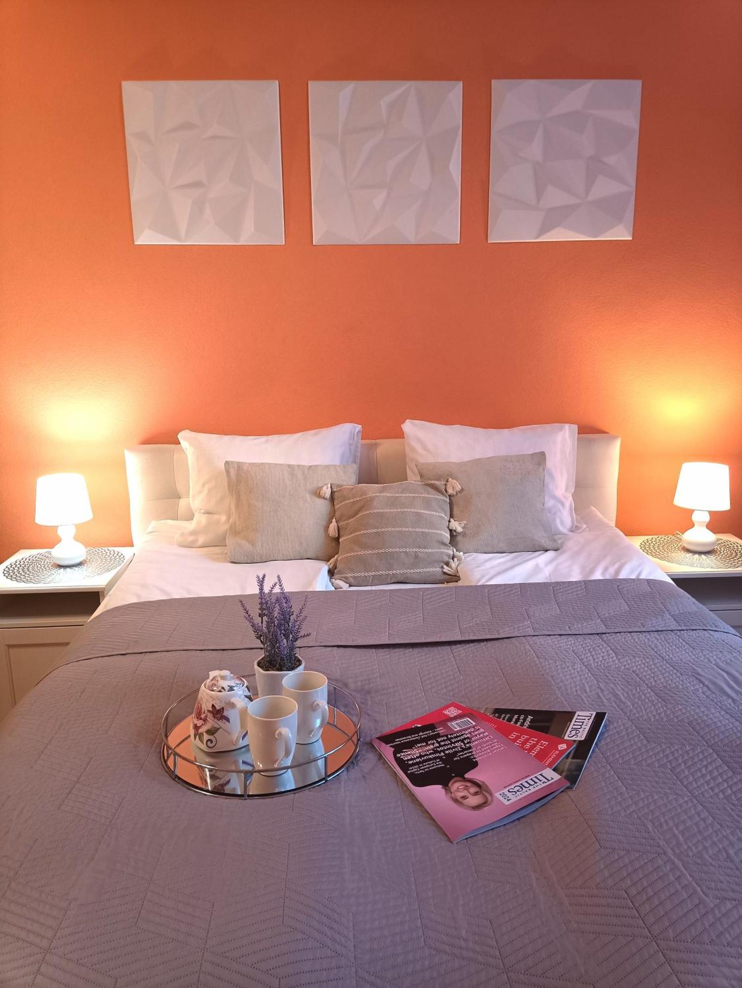 Spacious Old Town Family Peachy 2 Bedrooms Apartment, Nearby The Riga Presidential Castle Dış mekan fotoğraf