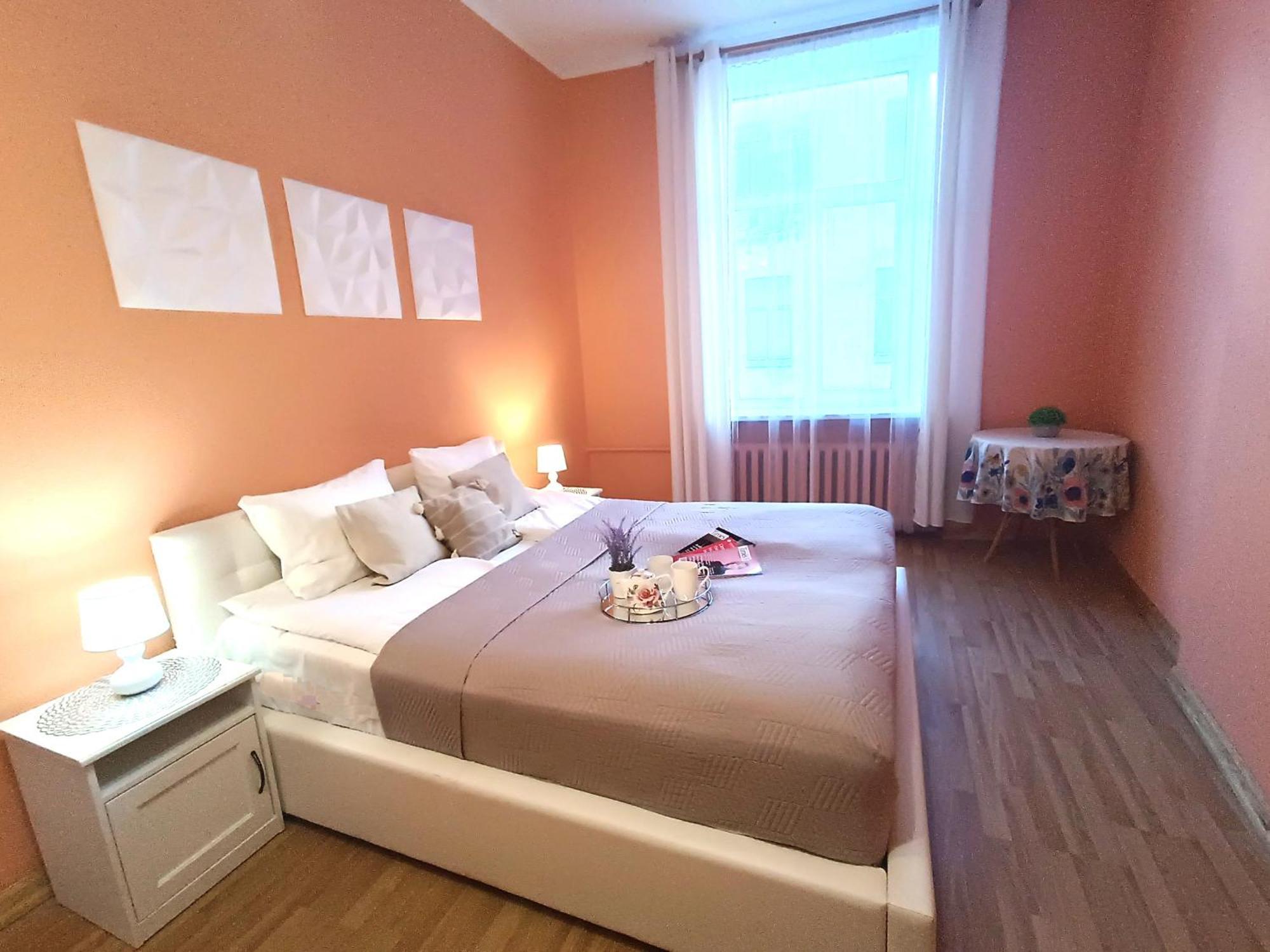 Spacious Old Town Family Peachy 2 Bedrooms Apartment, Nearby The Riga Presidential Castle Dış mekan fotoğraf