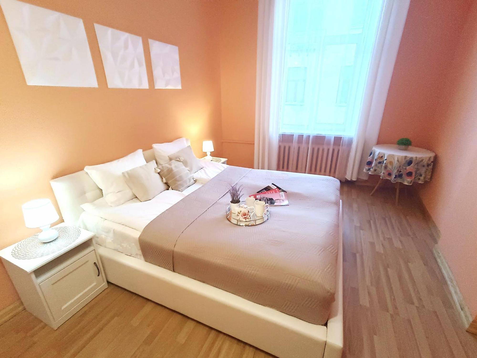 Spacious Old Town Family Peachy 2 Bedrooms Apartment, Nearby The Riga Presidential Castle Dış mekan fotoğraf