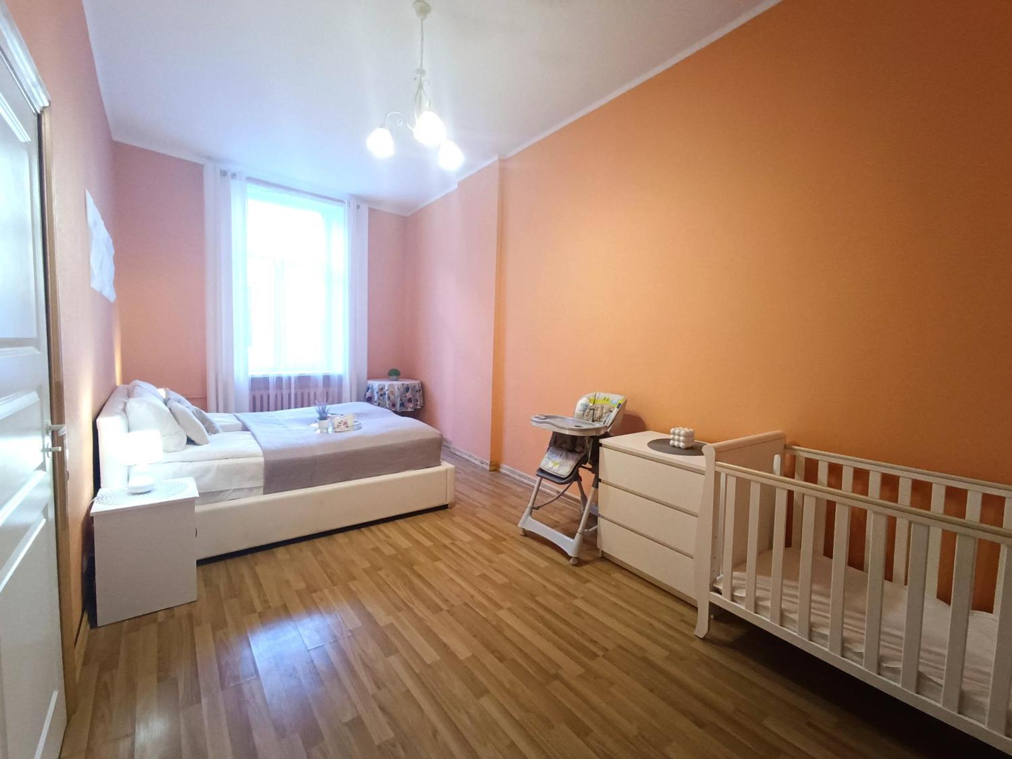 Spacious Old Town Family Peachy 2 Bedrooms Apartment, Nearby The Riga Presidential Castle Dış mekan fotoğraf