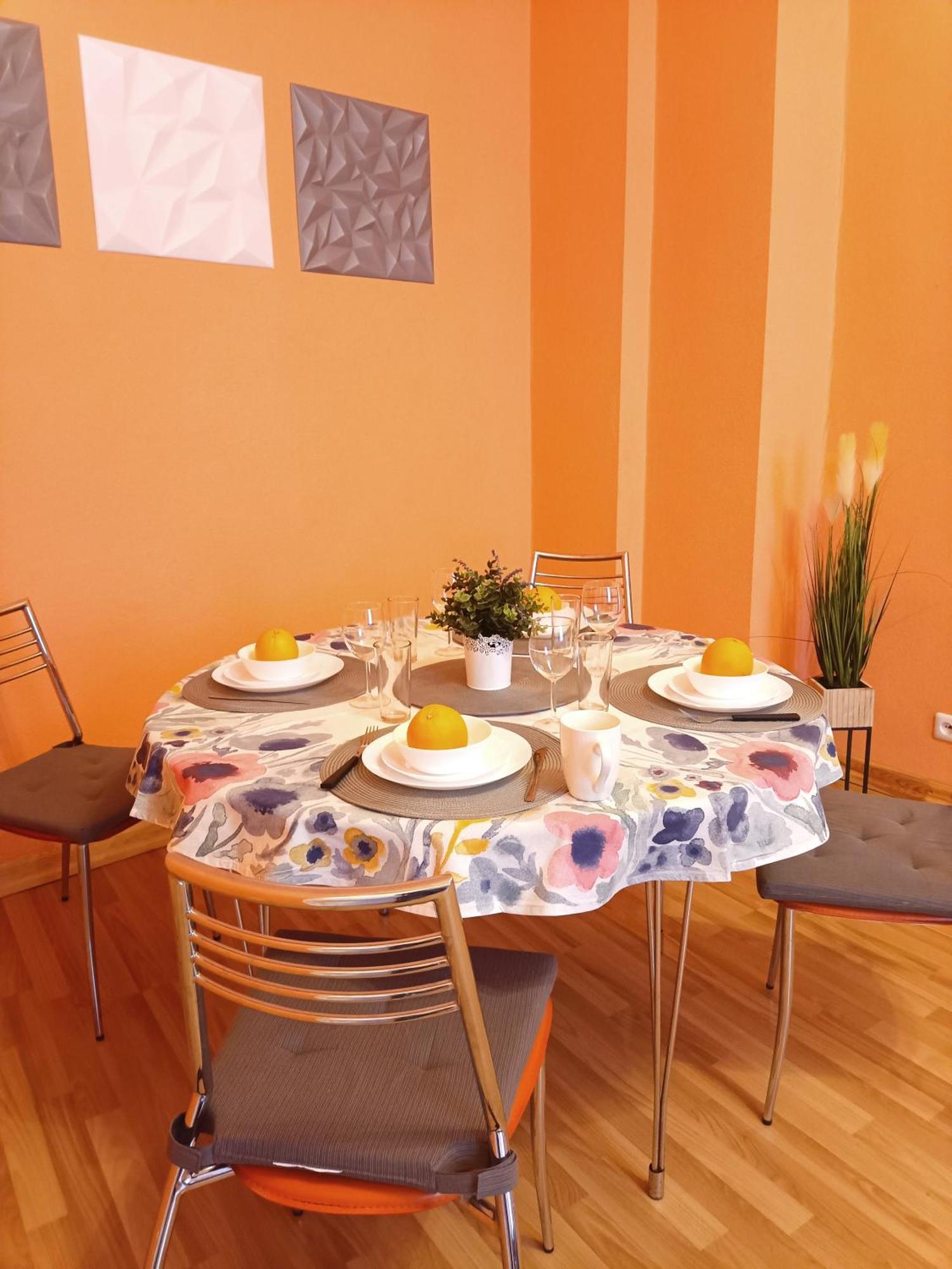 Spacious Old Town Family Peachy 2 Bedrooms Apartment, Nearby The Riga Presidential Castle Dış mekan fotoğraf