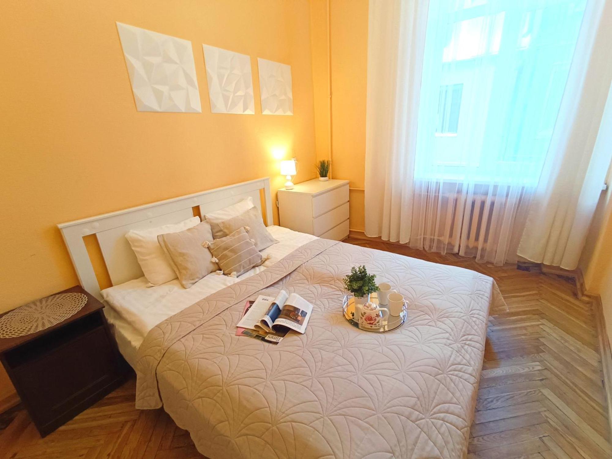 Spacious Old Town Family Peachy 2 Bedrooms Apartment, Nearby The Riga Presidential Castle Dış mekan fotoğraf